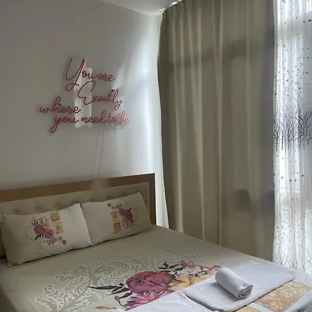 Stylish With Ps4 At Kika2 Apartman